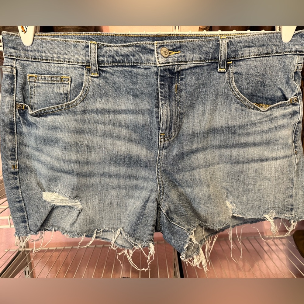 Old Navy women’s shorts, size 16